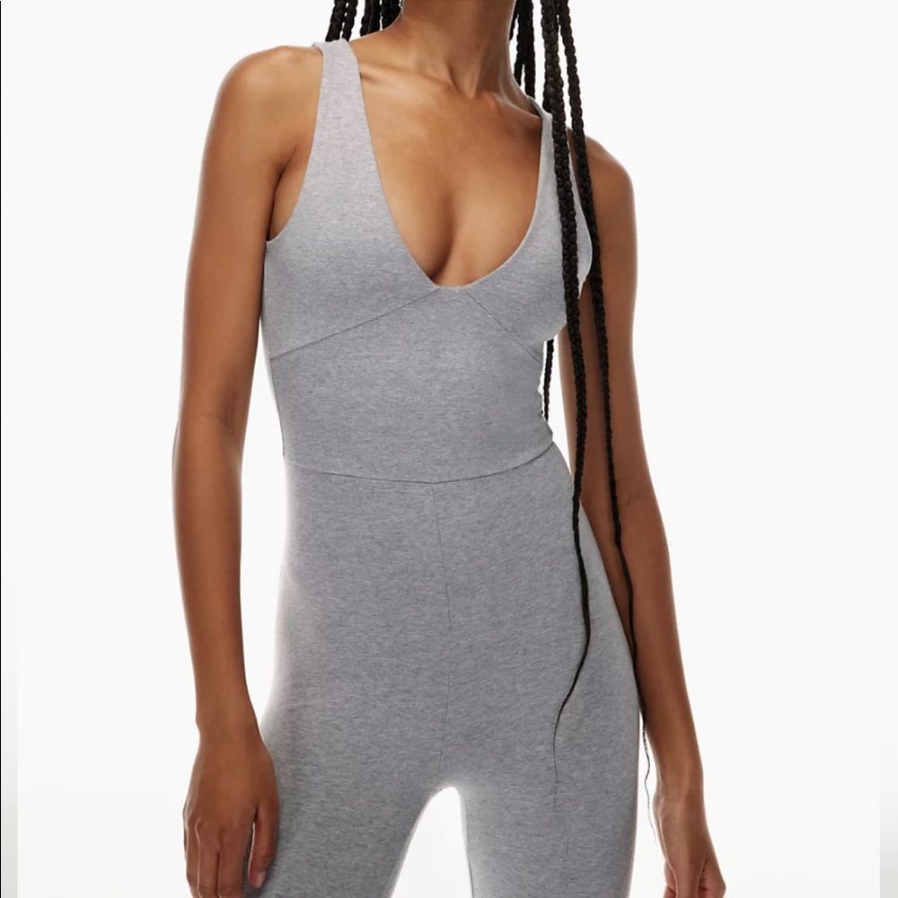 Aritzia Babaton V Neck Contour Bodysuit in Mauve